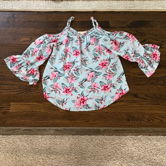 Flowy beautiful blouse only worn once! - Picture 2 of 5